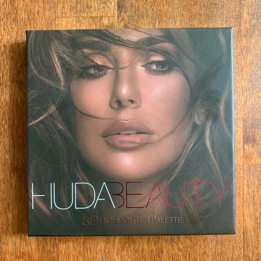 HUDA BEAUTY 3D highlighter palette [NEW!]